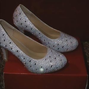 Heels only worn twice, still in great condition!!